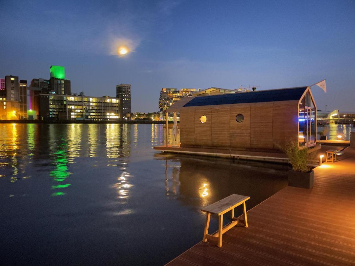 Wikkelboat Nr1 At Floating Rotterdam Rijnhaven Roterdão Exterior foto